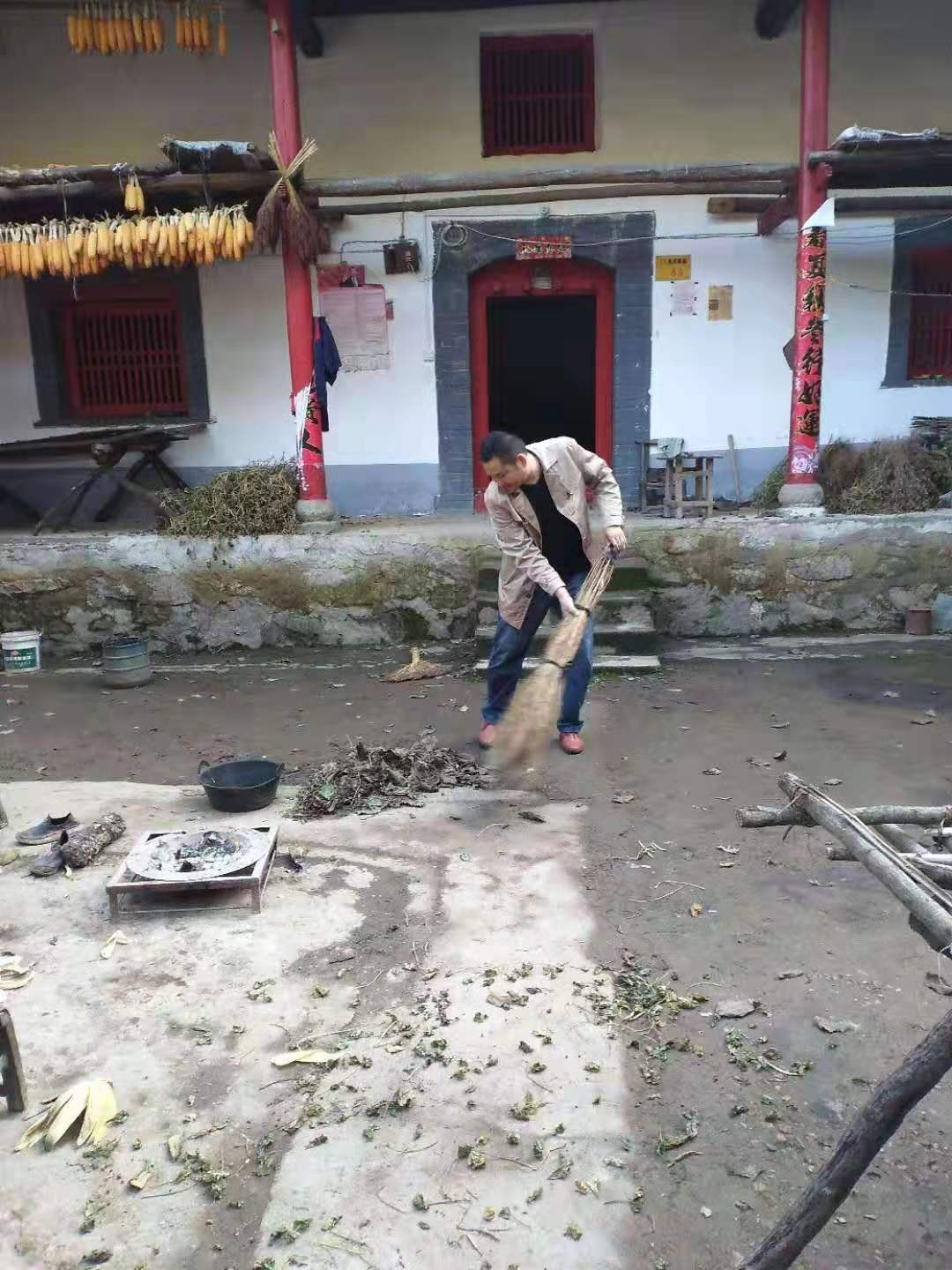 西峡县桑坪镇财政所: 国家扶贫日实地去帮扶(图1) 西峡县桑坪镇财政所: 国家扶贫日实地去帮扶(图1)