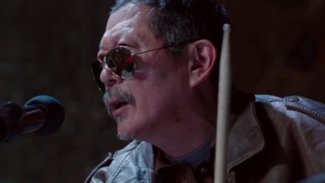 旭日阳刚之后,他在电影里唱红这首歌,让人听了