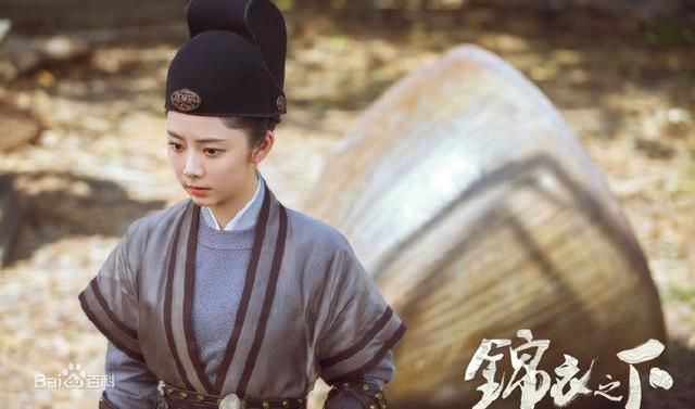 任嘉伦、谭松韵主演的电视剧《锦衣之下》杀青