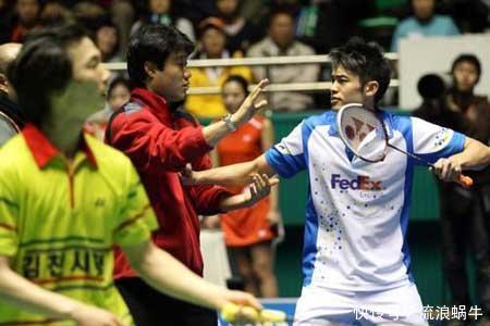 中韩历年体育冲突,林丹摔拍怒砸韩国教练。