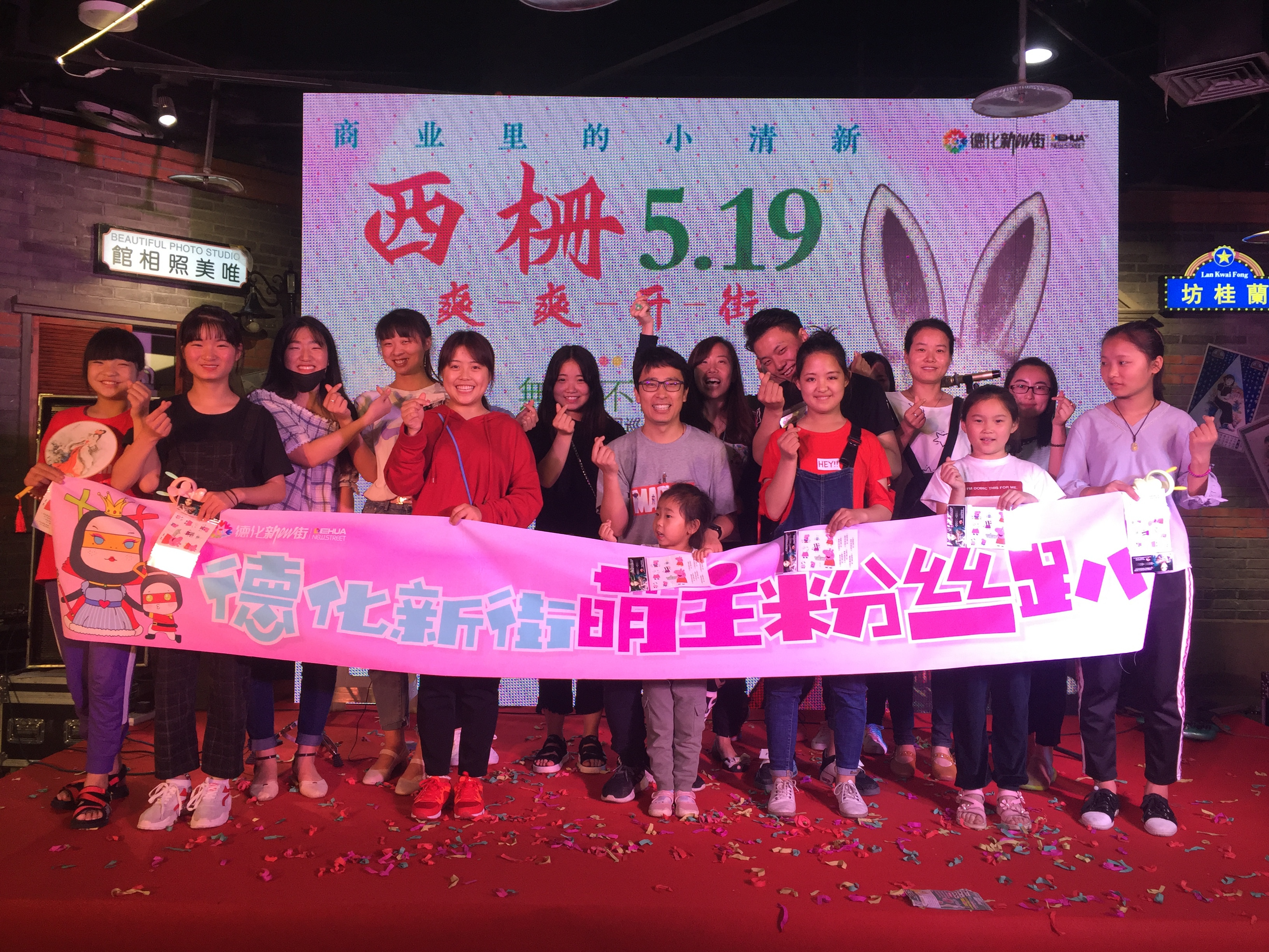 郑州二七广场再现抖音网红自拍圣地,德化新街