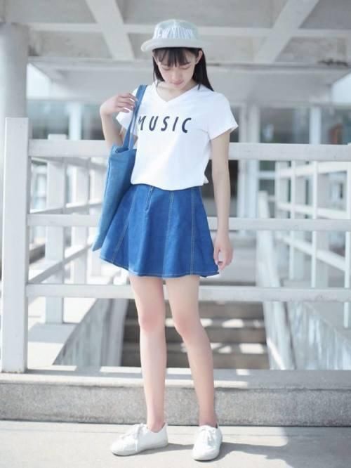 女生穿超短裙短裤吊带出现在图书馆,真的会影