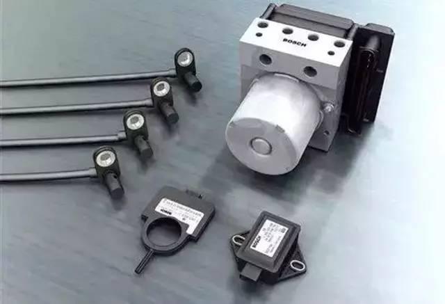 的制动系统上,它增加了轮速传感器,制动压力调节器以及ecu三个部分