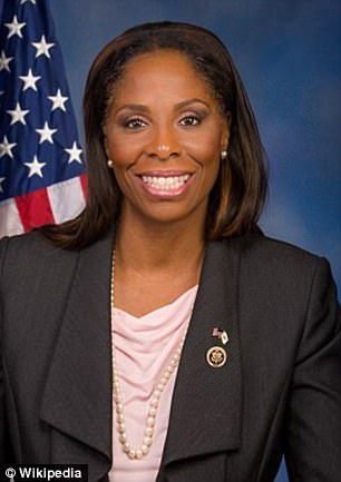 美国女议员送修手机被同事泄露裸照 超200万人围观 美国女议员送修手机被同事泄露裸照 超200万人围观
