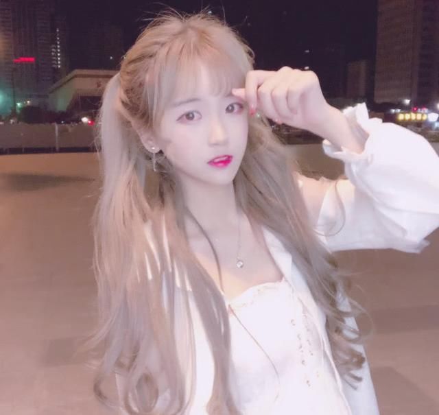 被封杀后的杨清柠发布微博,疑似恋爱,难道要与