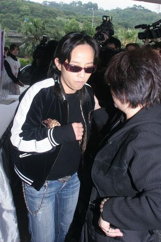 音乐才子马兆骏葬礼,妻子怀抱满月女儿痛哭,李