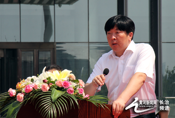图为:成功汽车事业部副总经理高利平讲话