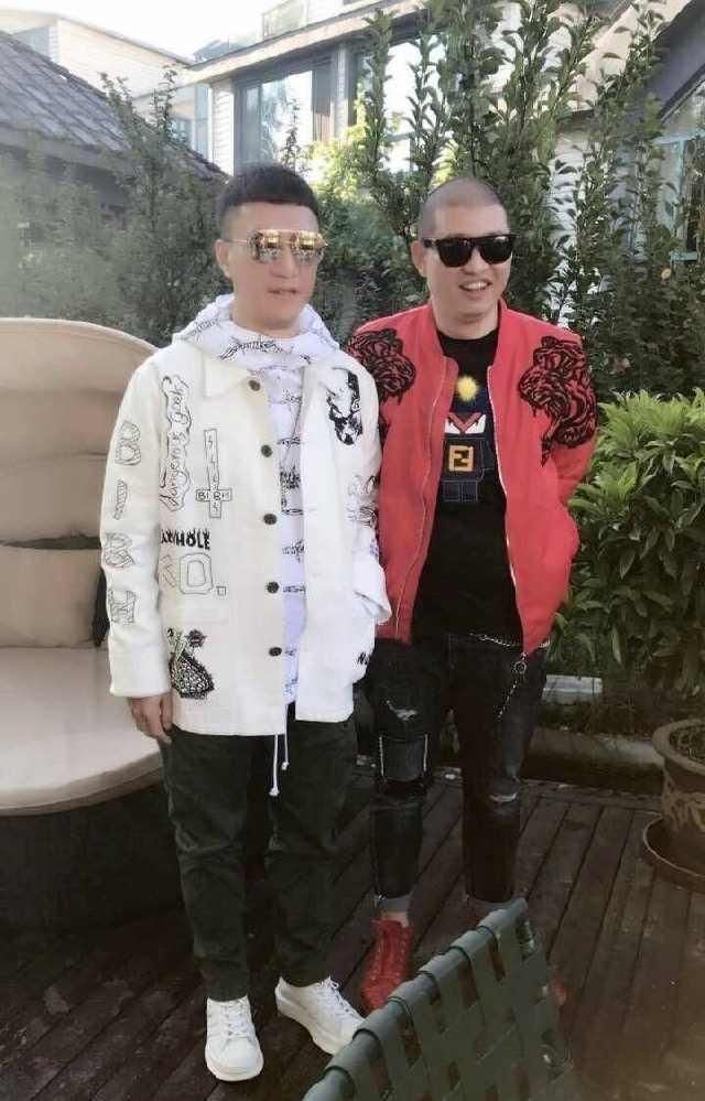 快手主播的噩梦,二驴被粉丝们围攻,方丈交代好