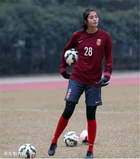 中国女足1米88女神晒自拍!赵丽娜能力才华俱佳 颜值身材一流