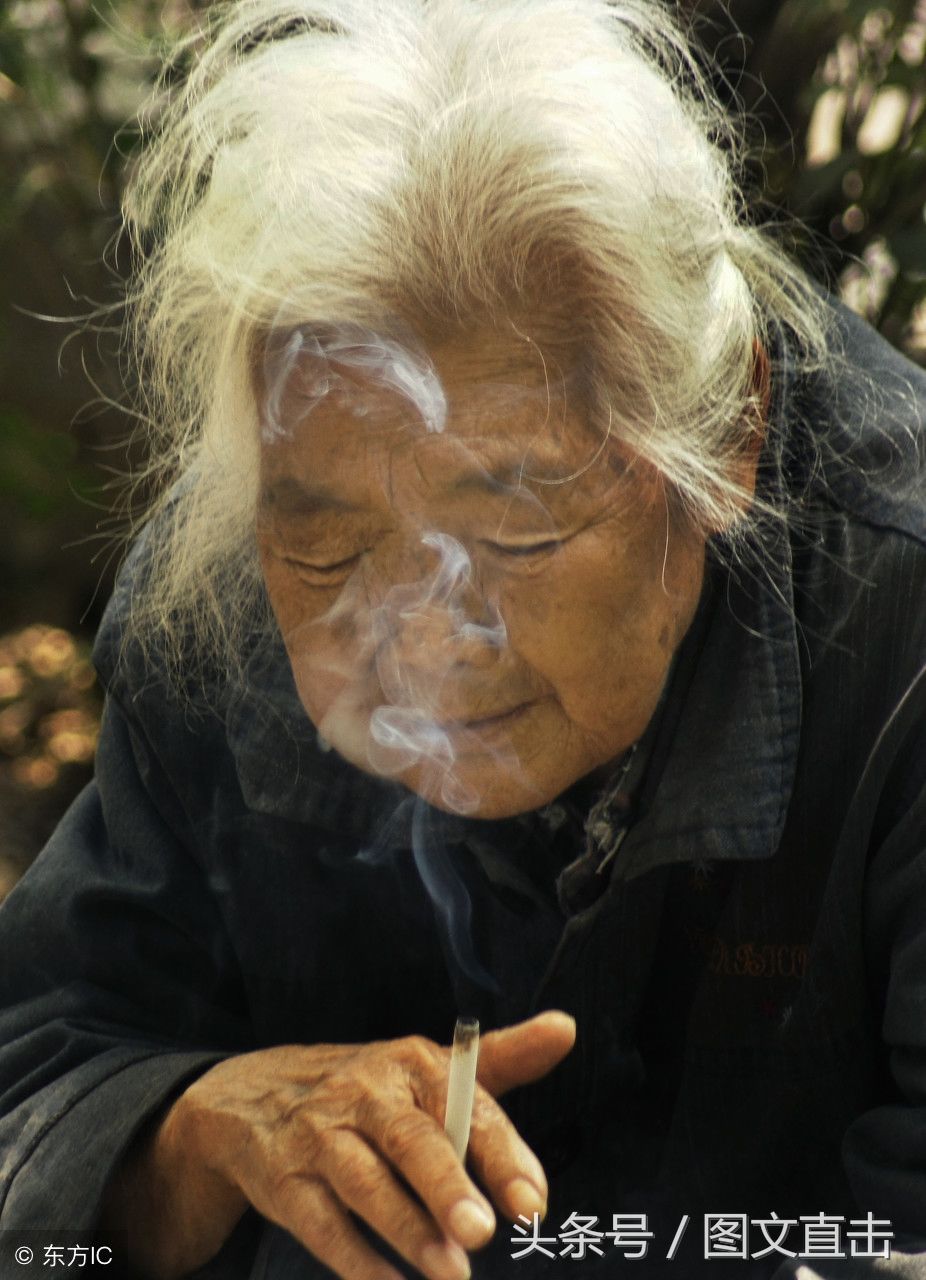 让专家很郁闷的9个镜头,这些长寿老人一生就好