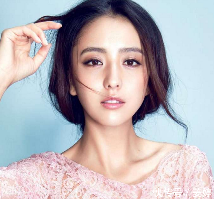 佟丽娅没穿裤子做饭,照片发后秒删,网友:大家都