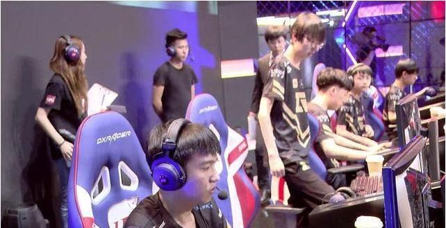 RNG爆冷被FPX击败,教练却拍手称快,粉丝强烈