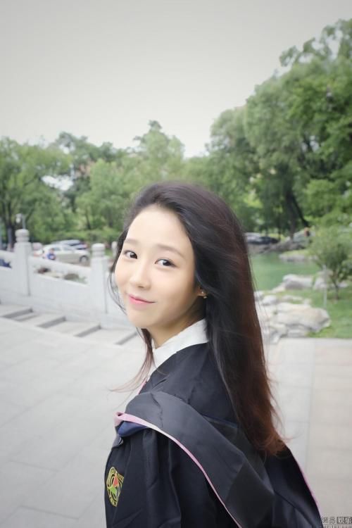 邻居家33岁女公务员,长得漂亮,却嫁不出去