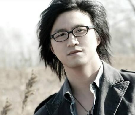 章子怡称:我最喜欢汪峰年轻时候的照片,特别帅