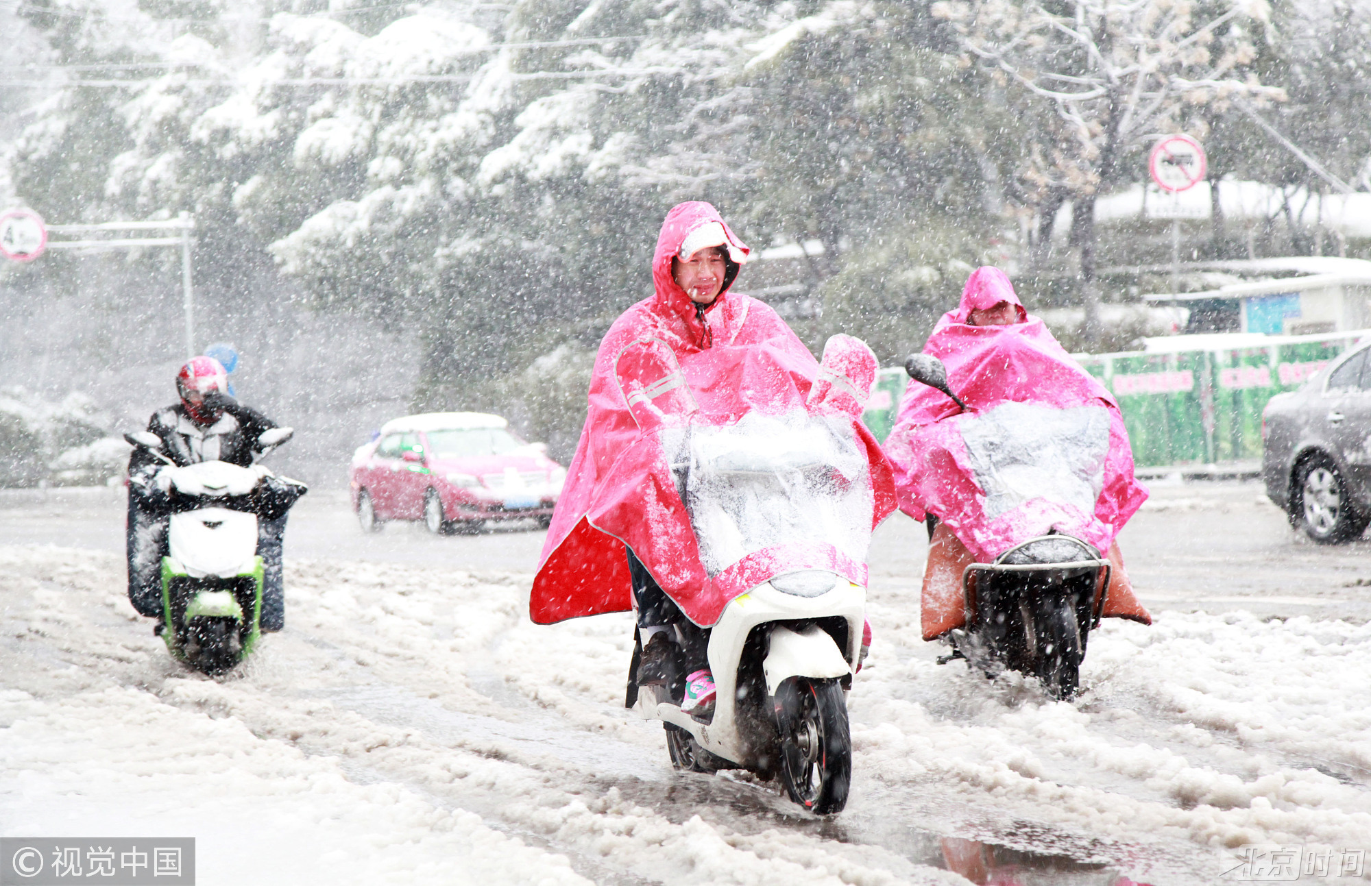 2018年1月4日，江苏淮安下雪、泰州下雪、南京下雪，中北部普遍暴雪。图/视觉中国