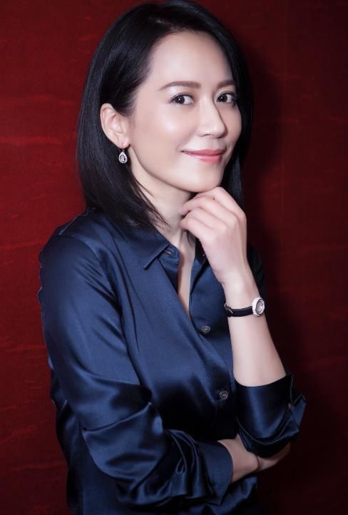 大学期间,相继出演了好莱坞电影《喜福会》,香港电影《天与地》.