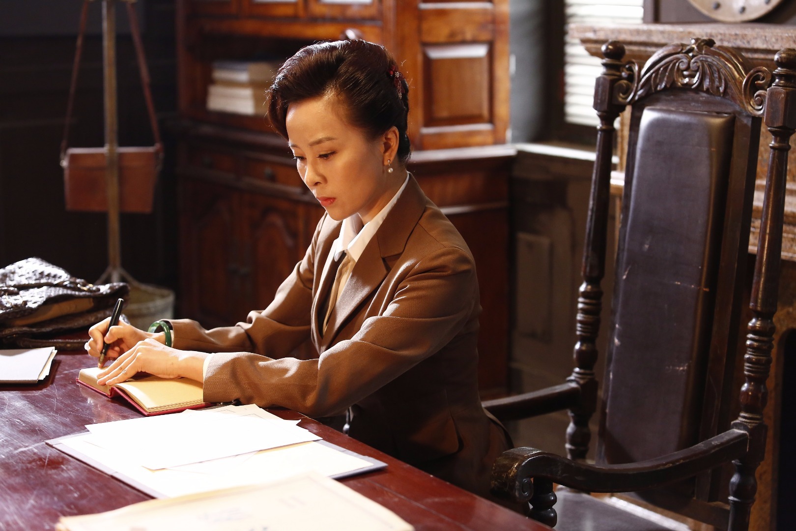 导演李印对辛苦付出的年轻演员们赞不绝口，很多人都是他在戏曲学院教过的学生，此次参演更多也是抱着向多位艺术家学习的心态而来。