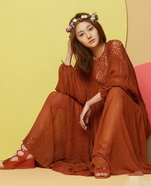 穿上高跟鞋的郑爽秒变仙女,看到鞋跟时,知道你