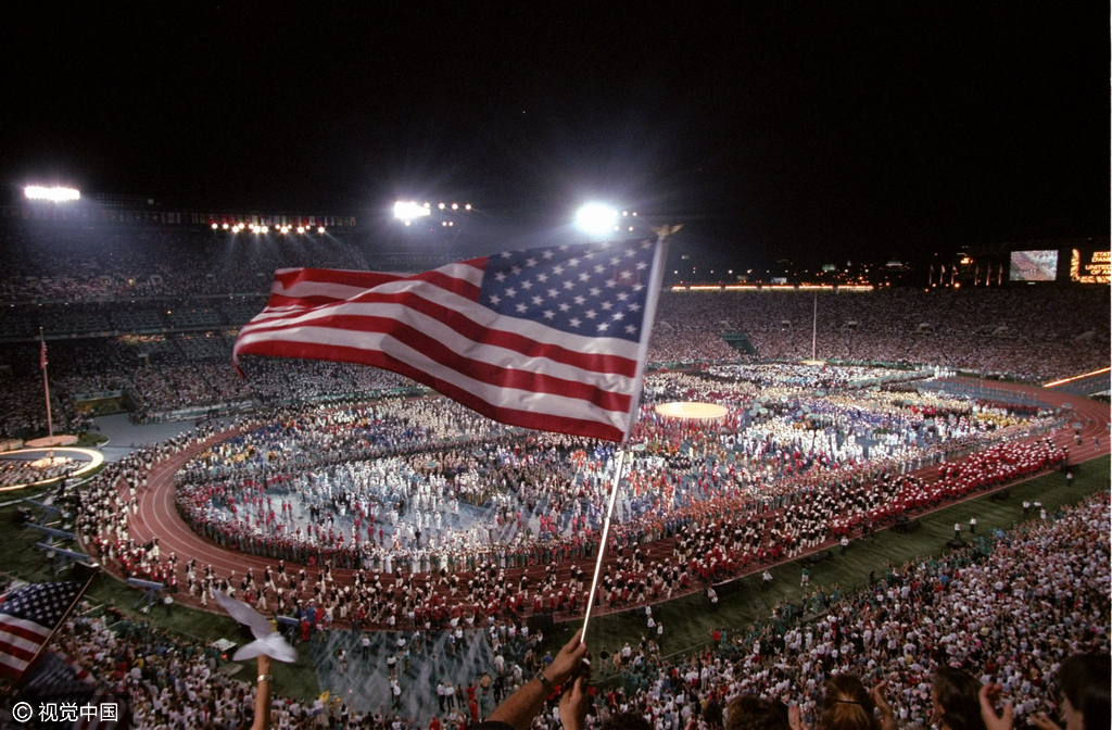 光影的绝妙搭配、宏大的舞台设计、绚丽的色彩，亚特兰大成就了科技与梦幻的完美结合。1996年亚特兰大奥运会