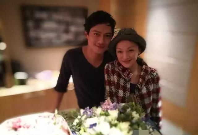 周迅带窦靖童回家过年,她又一次被离婚!