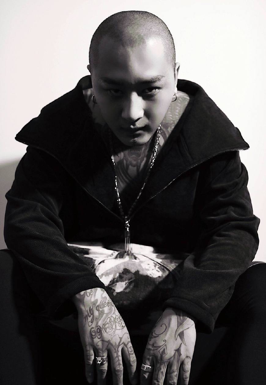 快手乱象何时休?美女主播被曝打人,堪比黑社会