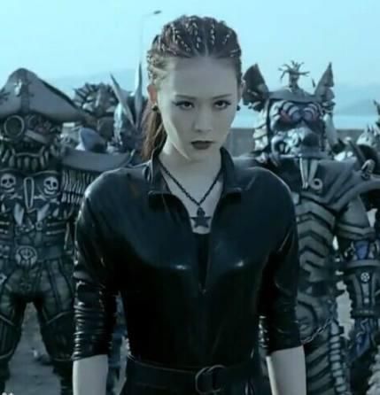 铠甲勇士:变身前是大美女,变身后丑到没朋友的