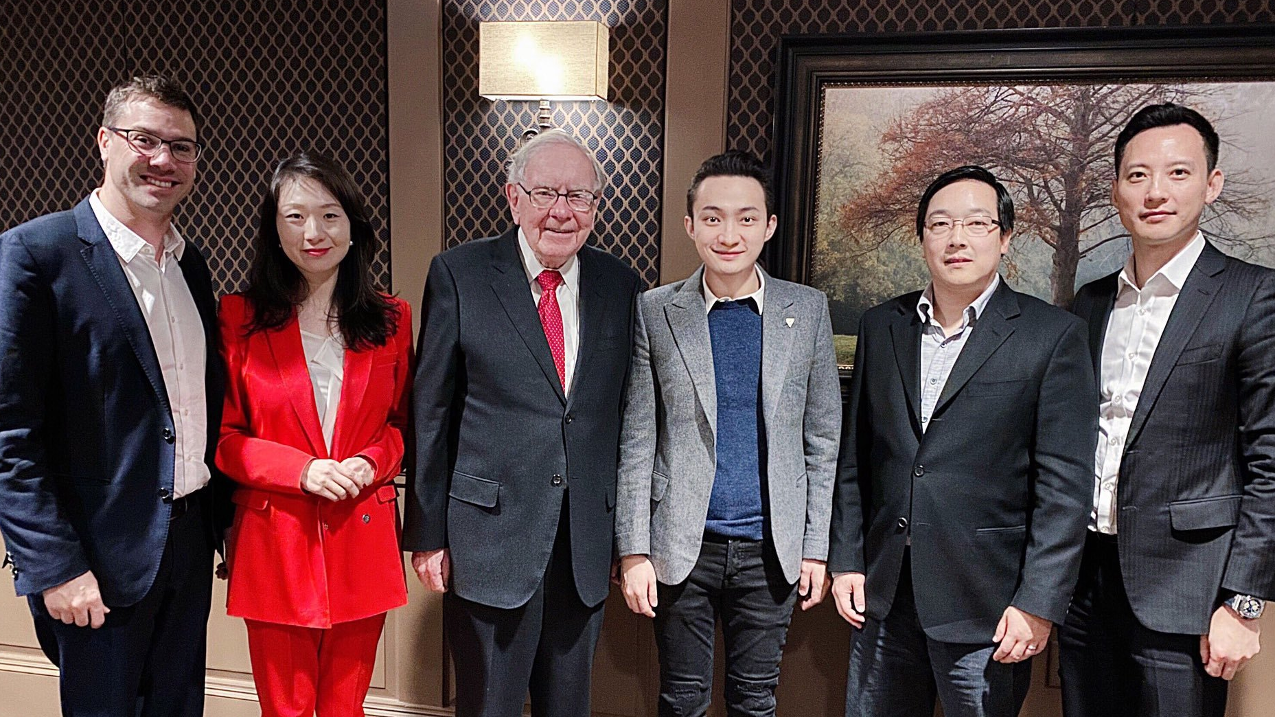 孙宇晨“圆梦”巴菲特晚餐:吃3小时共花500美元 巴菲特态度变了? 孙宇晨“圆梦”巴菲特晚餐:吃3小时共花500美元 巴菲特态度变了?