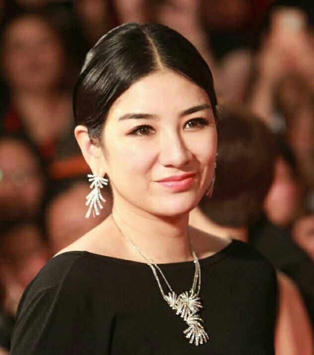 黄奕带着女儿出游,小腹隆起,网友:又被黄毅清说中