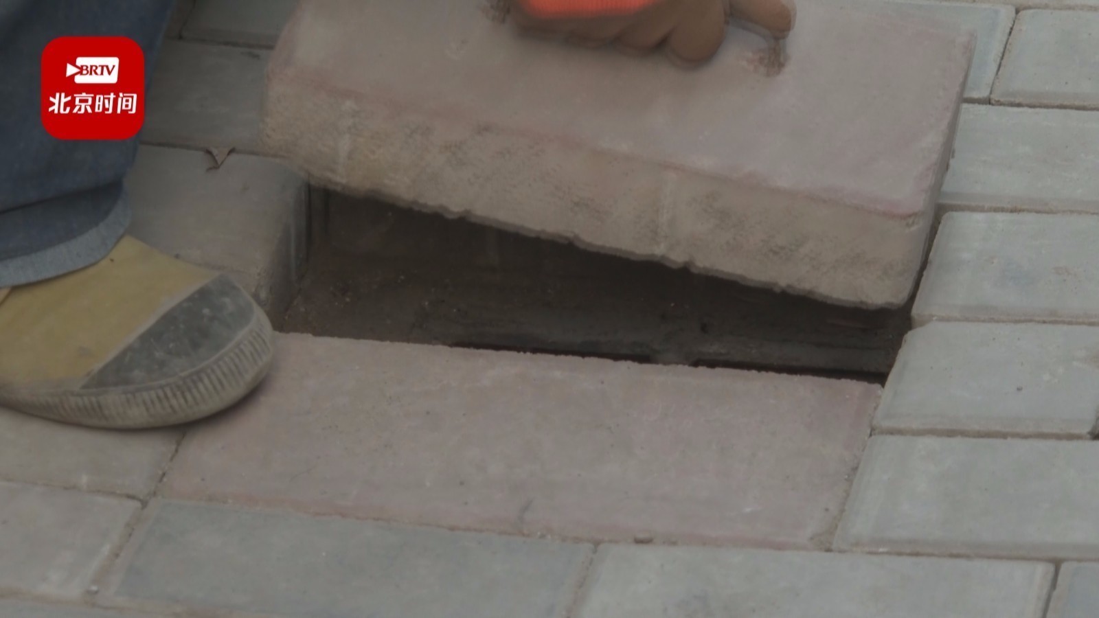 体育馆路街道居民门口雨天积水 社区“接诉即办”排忧解难 体育馆路街道居民门口雨天积水 社区“接诉即办”排忧解难