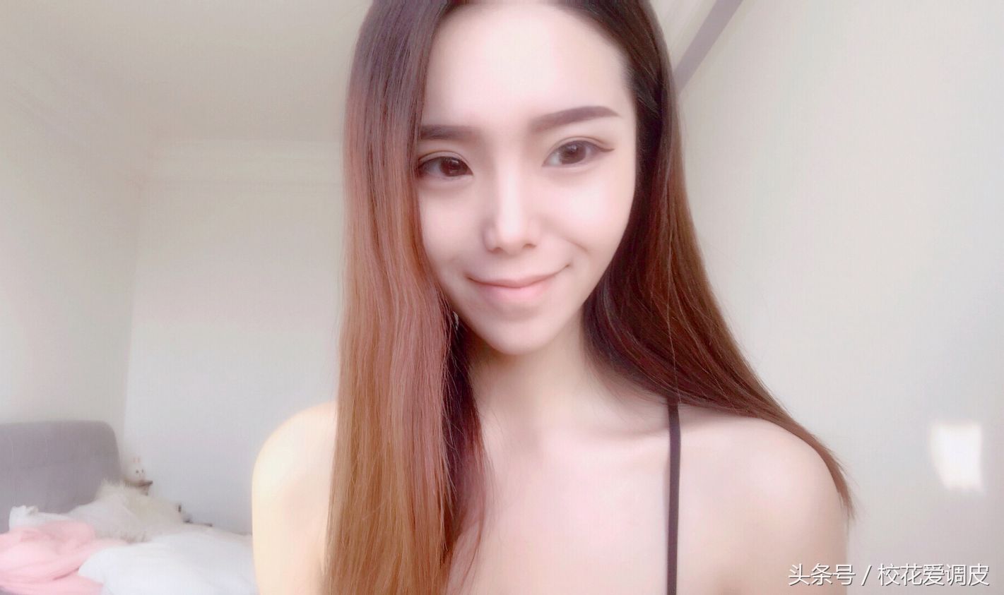 毕业于中国传媒大学南广学院,播音主持,身高1