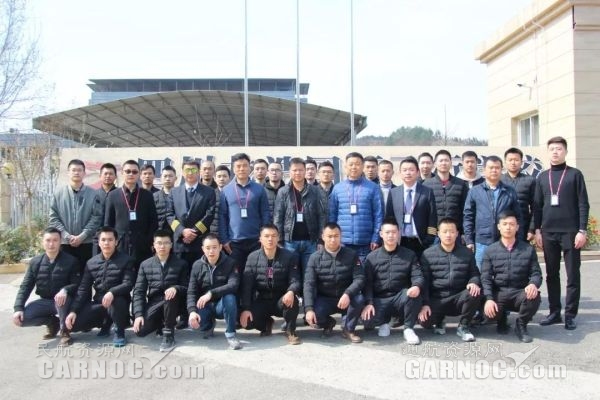 四川龙浩航校迎来25名川航飞行学员