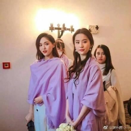 唐嫣过生日,杨幂刘亦菲微博送祝福,底下评论画