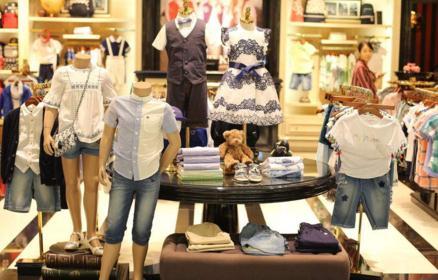 摆地摊卖文具到转型卖衣服,一步步学习年赚20