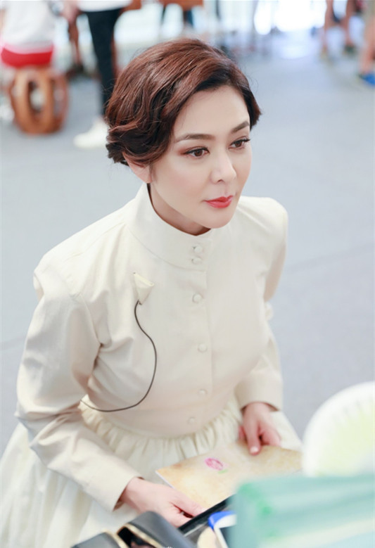 关之琳再演十三姨压力大 风采依旧却频频落泪