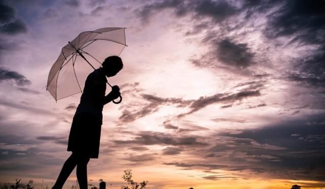 我离婚分得50万财产,父母喜笑颜开,我直接将碗