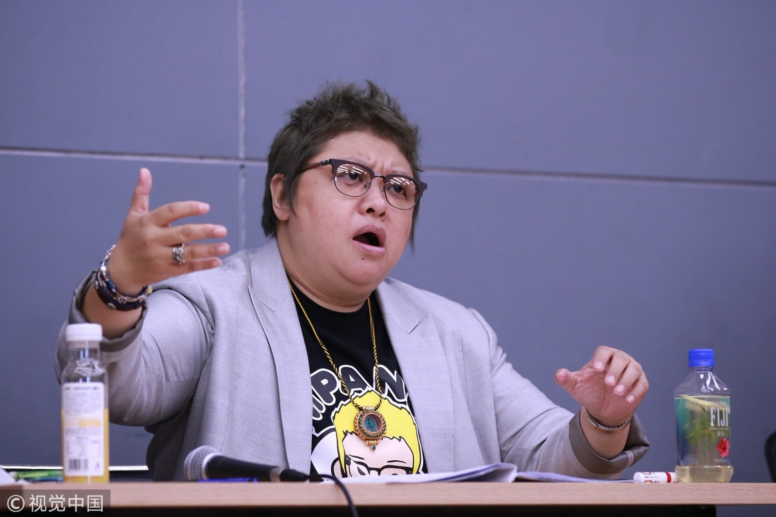 山寨版林俊杰两年赚百万 遭韩红怒怼:太无耻 侮辱了jj的歌声