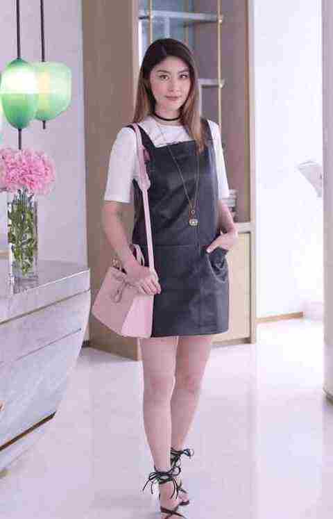 44岁的陈慧琳不得了,这么紧的裙子都能穿上,一