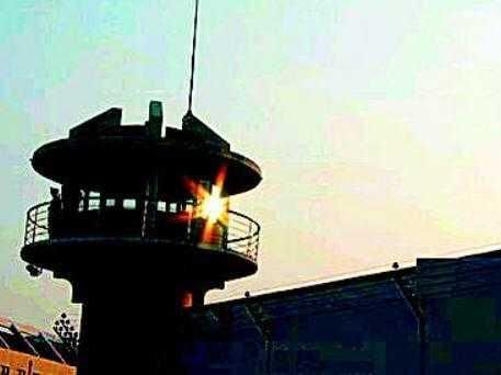 东北最牛黑老大,绰号虎豹,小弟上百人人怕,入