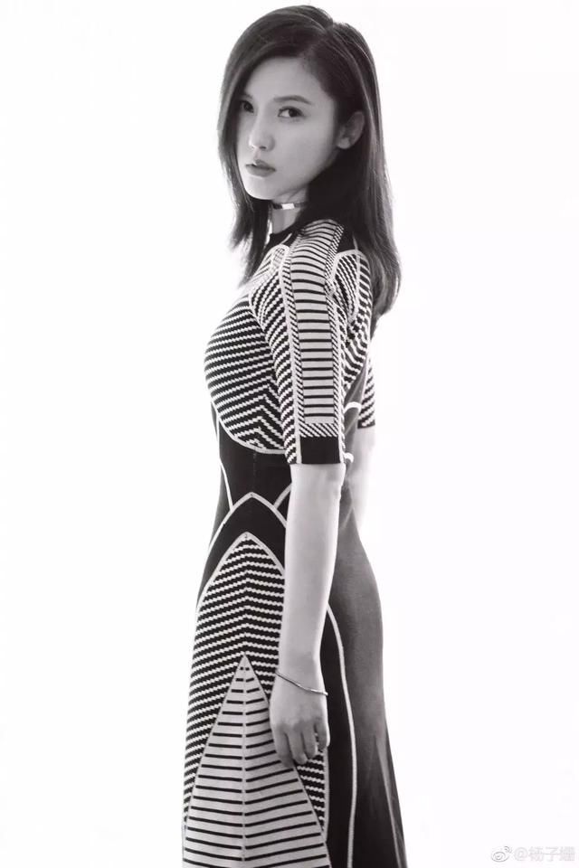 她是赵薇旗下唯一女艺人,合作的都是大牌演员