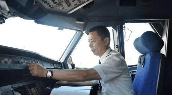 你知道飞机机长的工资有多少吗?