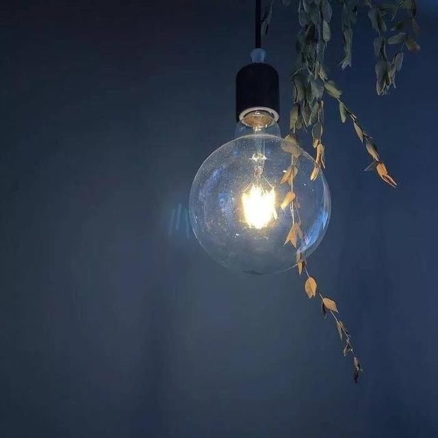 适合发朋友圈的文艺句子:生命是一袭华美的袍