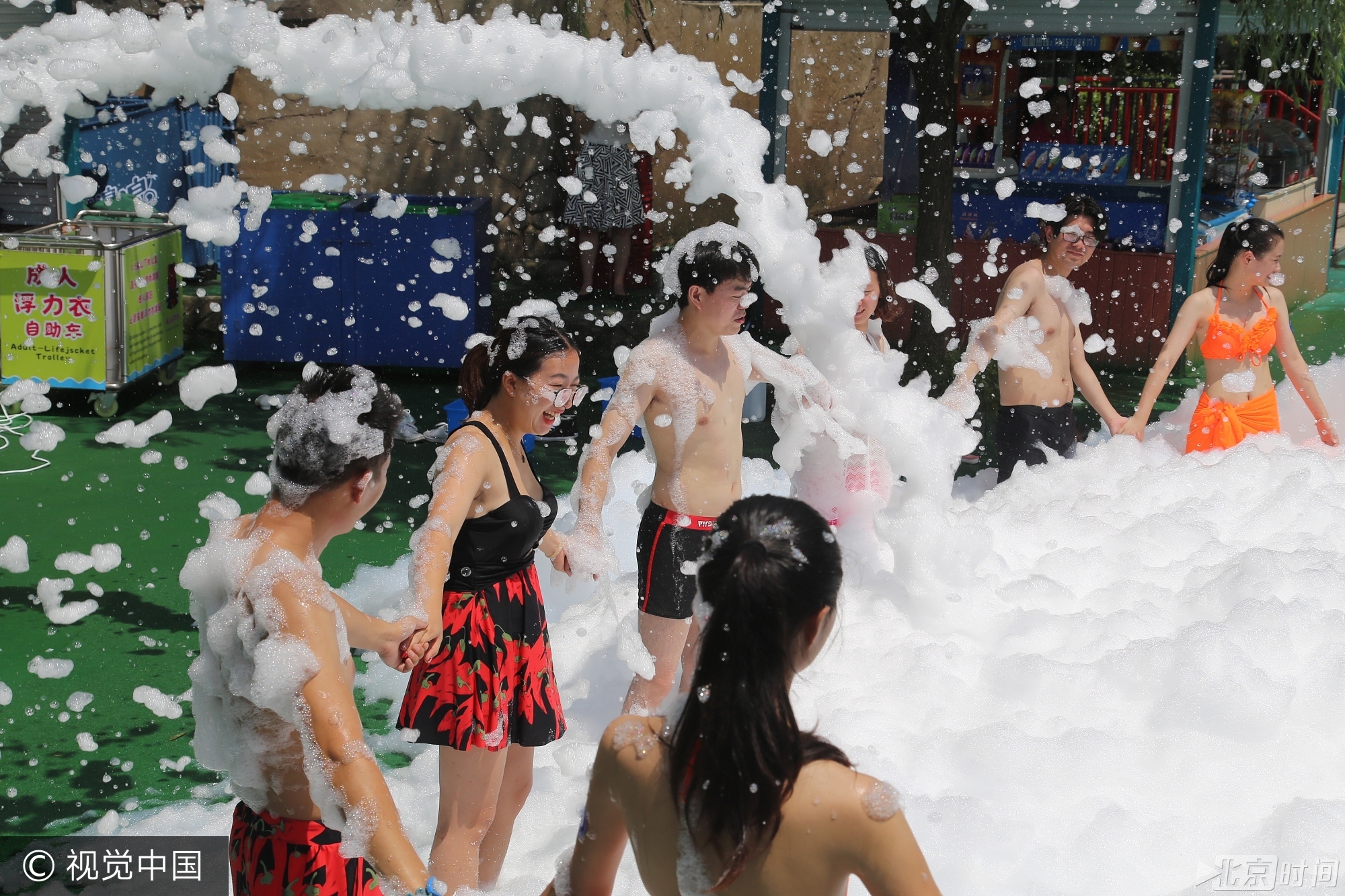 看看集体游戏洗洗眼。