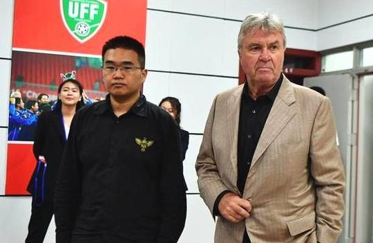 国奥队四国赛选人太差!希丁克:小伙子们充满活