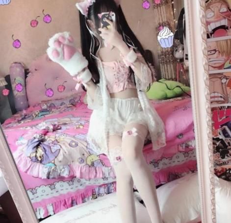 红蔡萝莉形象崩塌被曝光 网友:这个欺骗人的妖