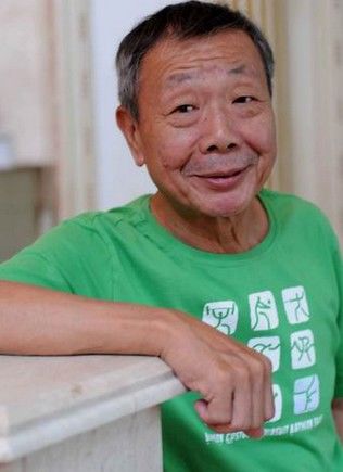 "燕赤霞"午马葬礼,成龙,洪金宝扶灵,小23岁妻子含泪痛哭!