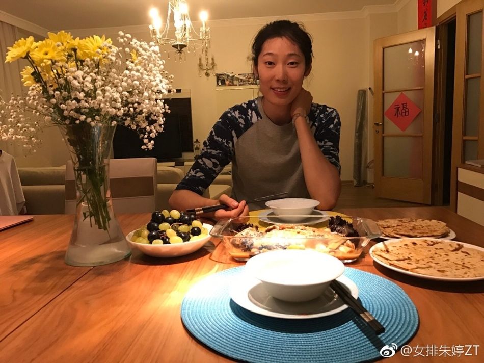 中国女排队长朱婷23岁生日快乐 场外生活十分