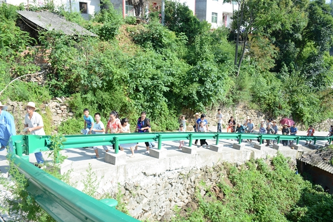 张湾区防汛地质灾害应急演练在西沟乡开展