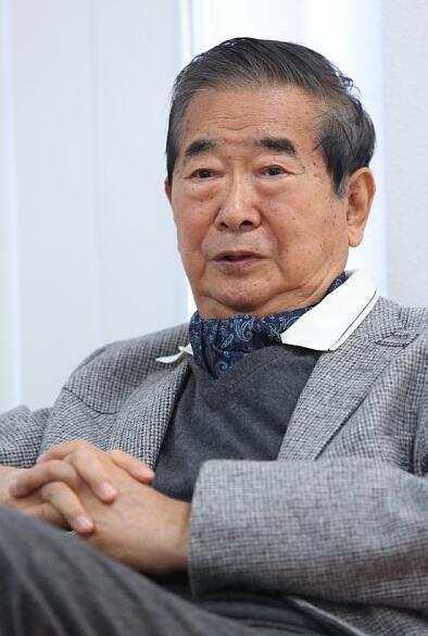 石原慎太郎发推特批女装癖:男人应有男子汉气魄-北京时间