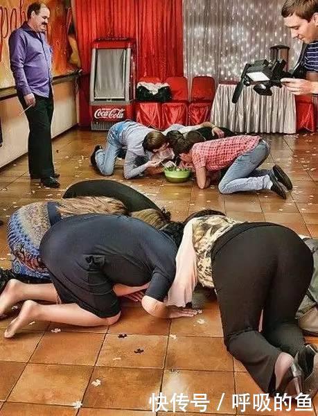 搞笑GIF:今天过生日,女神送了个蛋糕,切出来这