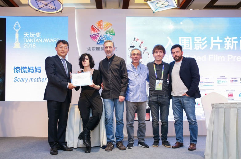 “天坛奖”入围影片 | 《惊慌妈妈》今日在京举行发布会
